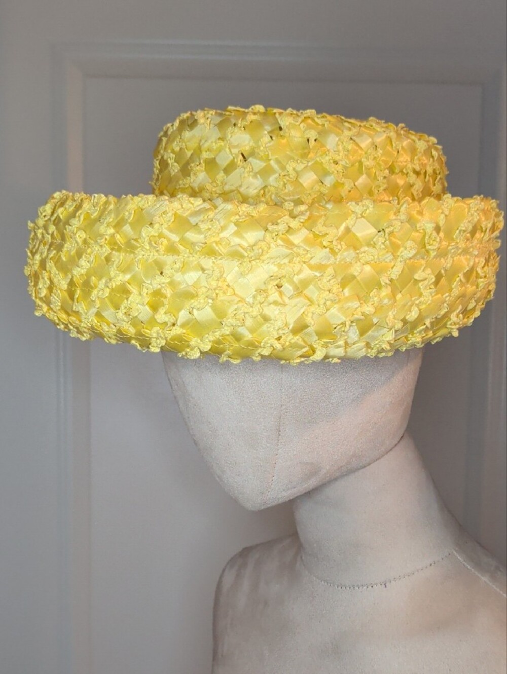 Vintage 50s Yellow Woven Straw Hat Grosgrain Ribbon Union Made SZ 21" - Picture 4 of 11